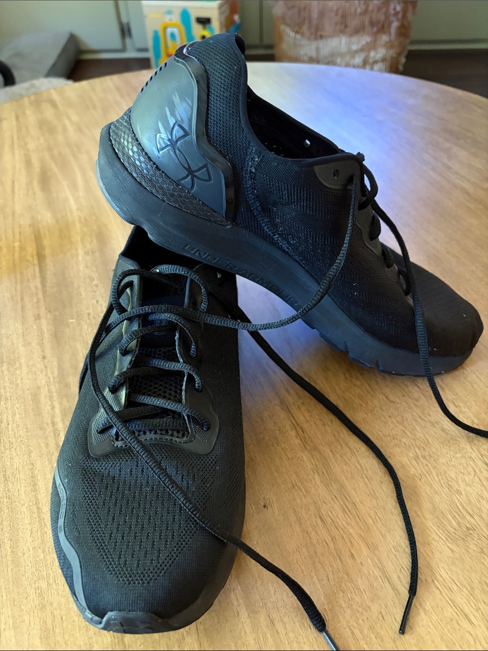 Under Armour Men's Black Athletic Training Sneakers